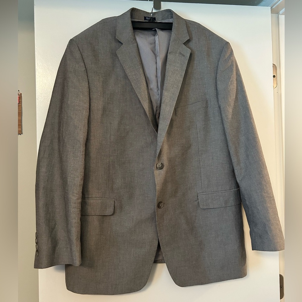 NWOT. Men’s grey 2 button Saddlebred sport coat, size 44R